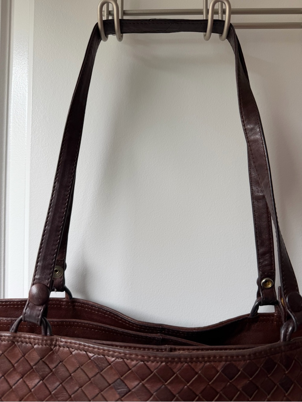 Authentic Bottega Veneta Intrecciato Leather Shoulder Tote in Dark Brown - Picture 2 of 15